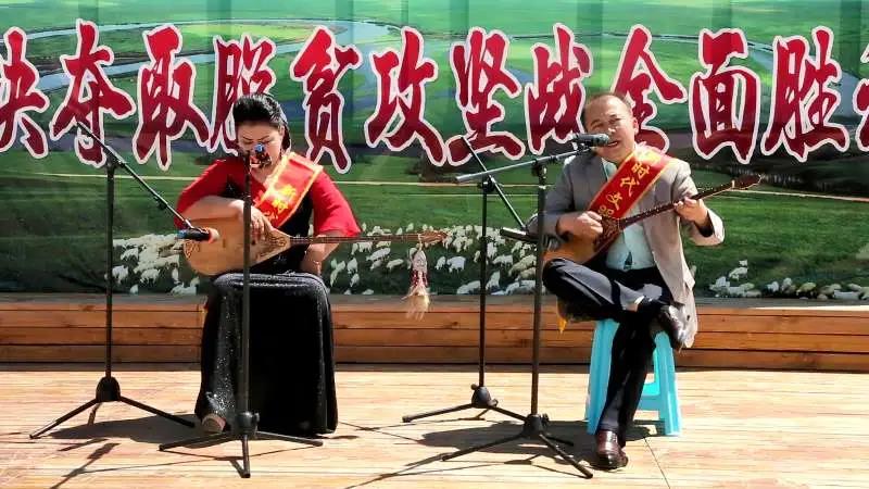 乡村、牧场、田间宣讲120余场，新疆冬不拉小分队用音乐弹唱正能量！